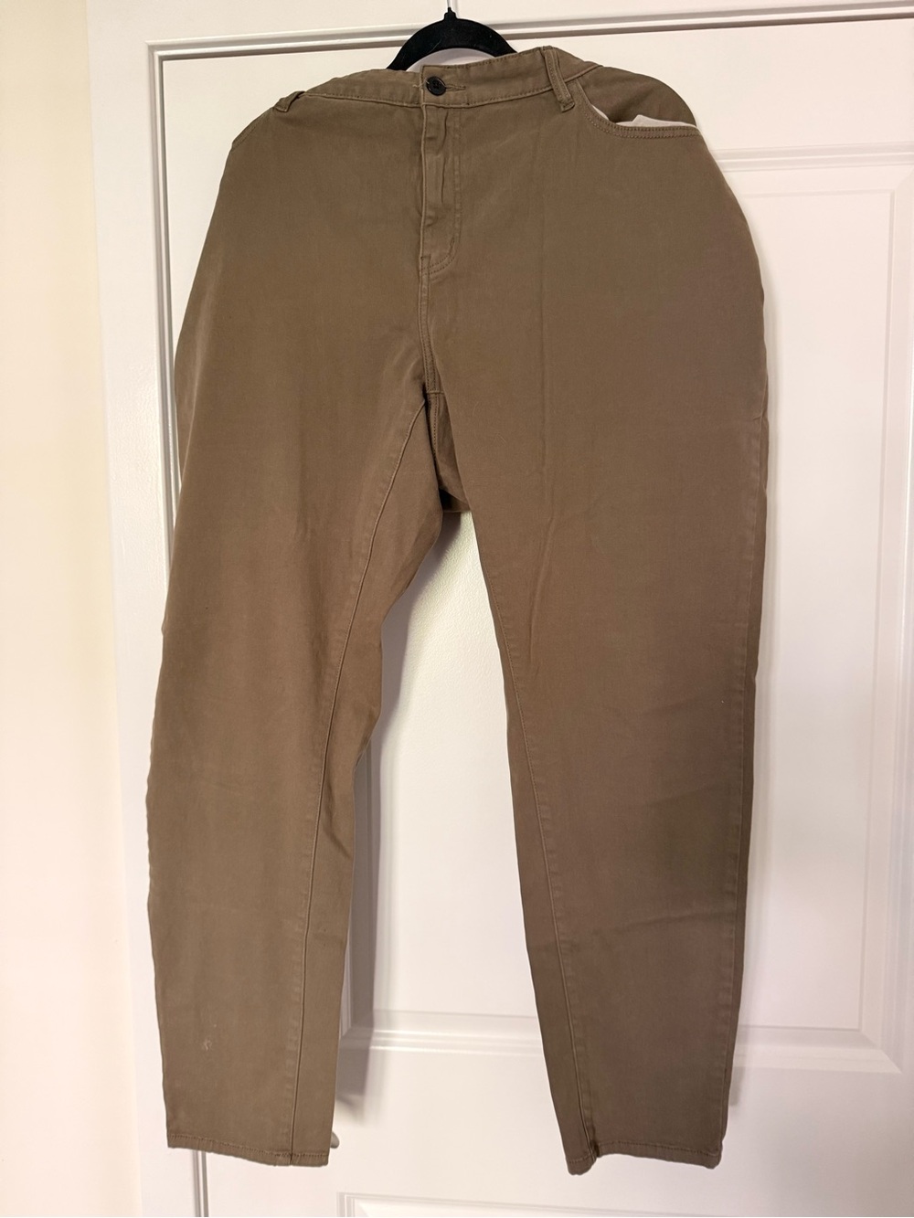 Dapper Boi Women's Straight-Leg Trousers in Olive